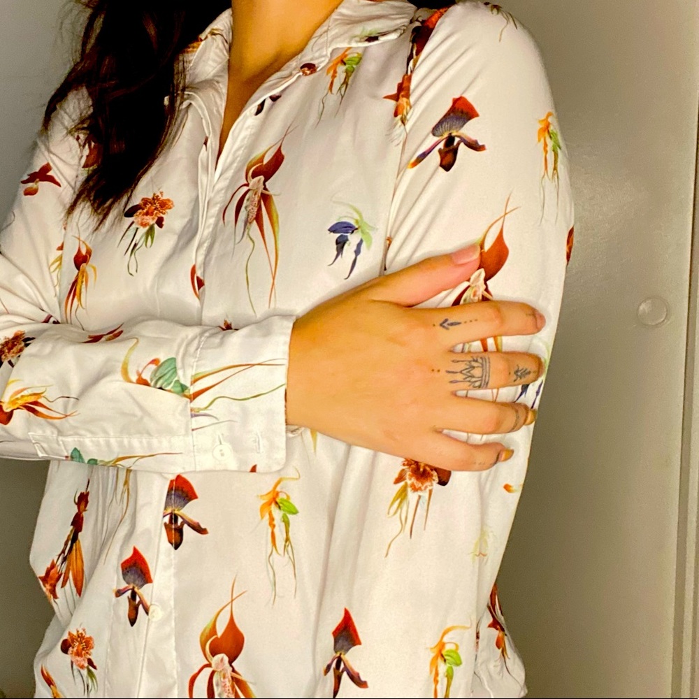 H & M long sleeve blouse.